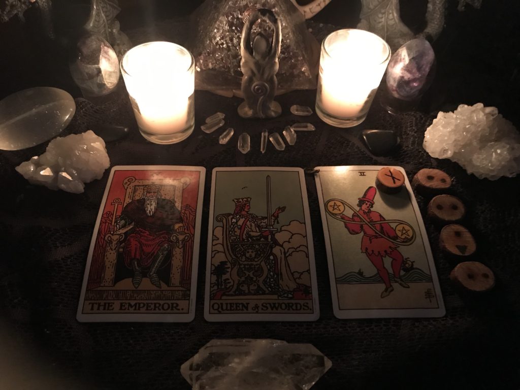 Somewhat Daily Tarot and Rune for 21 August 2019