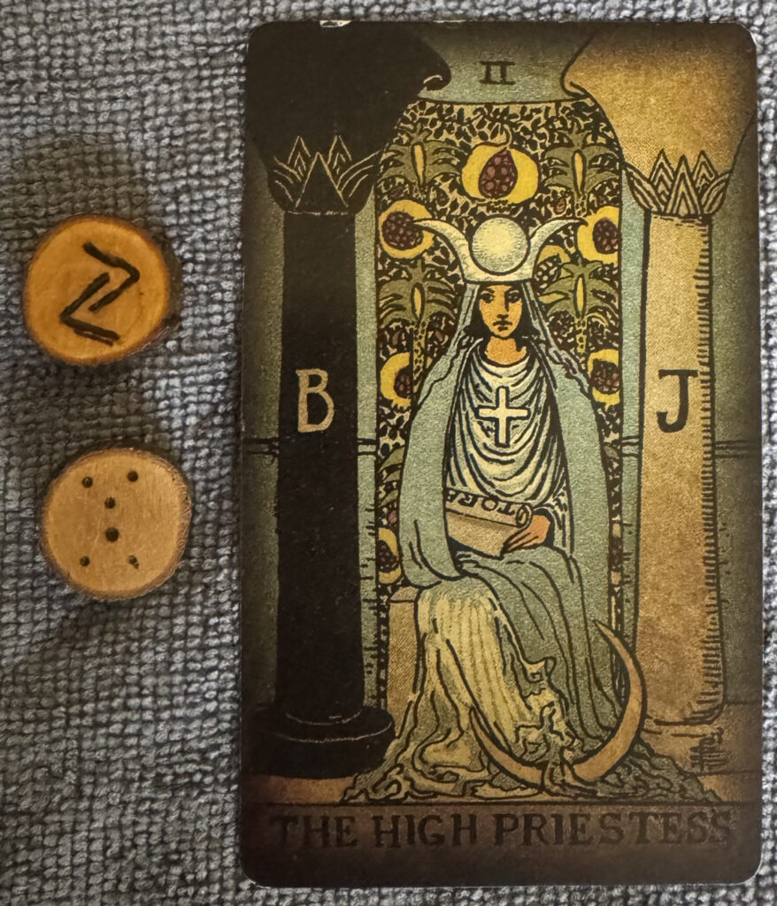 Runes: Jera, Conjunctio
Card: The High Priestess